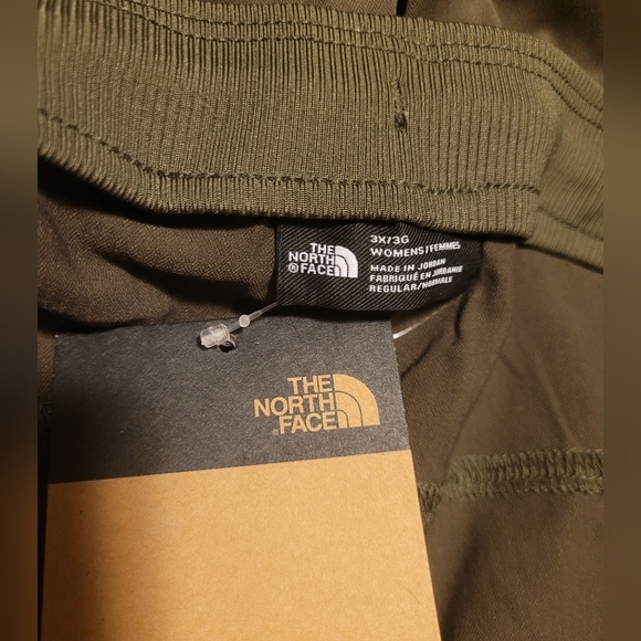 The North Face Green Chinos with Relaxed Fit and Full Length - Picture 8 of 9